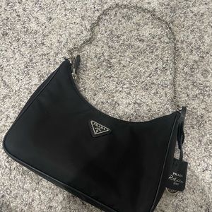Prada re-edition crossbody in black